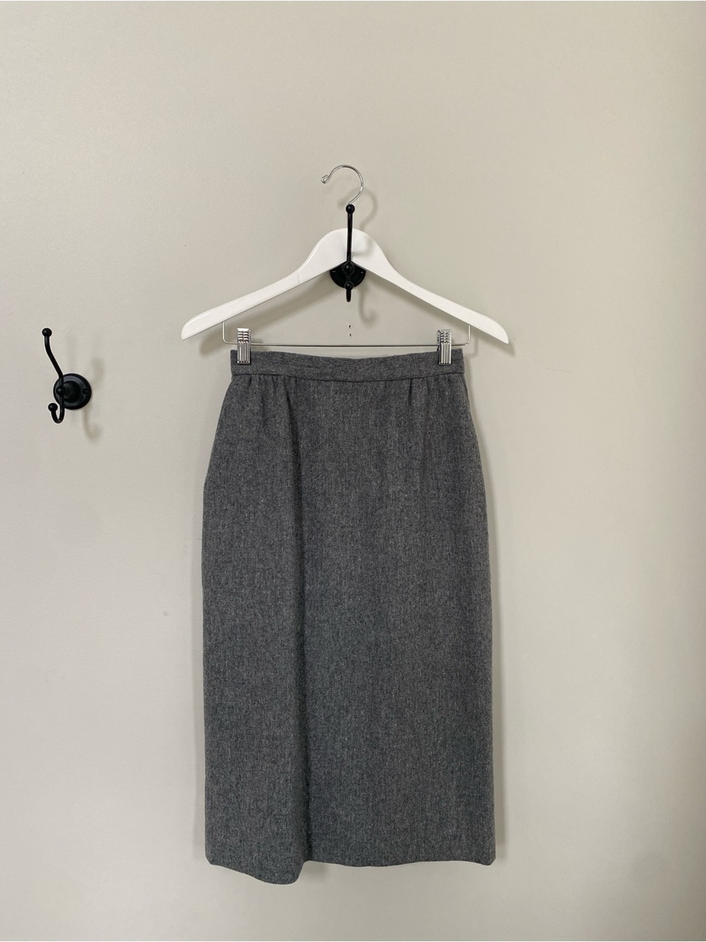 Classic Vintage Gray 100% Wool High Waist Midi Skirt with Pockets